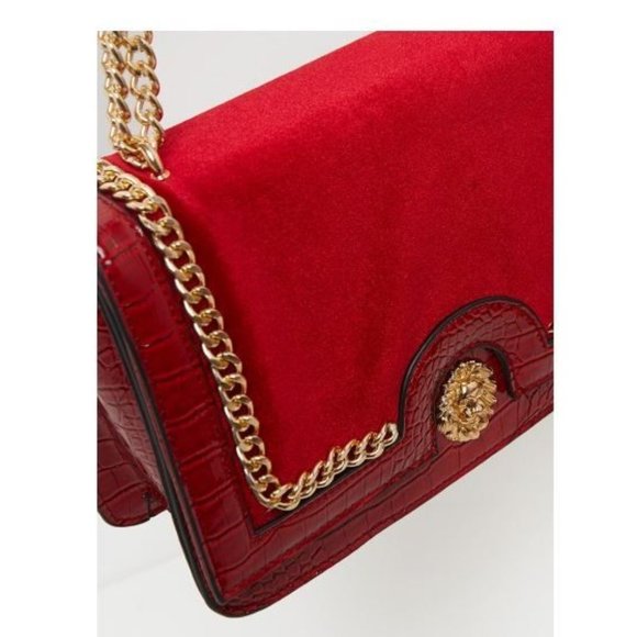 SCARLET PATENT AND VELVET CONTRAST LION HEAD CROSS BODY BAG - Picture 2 of 4